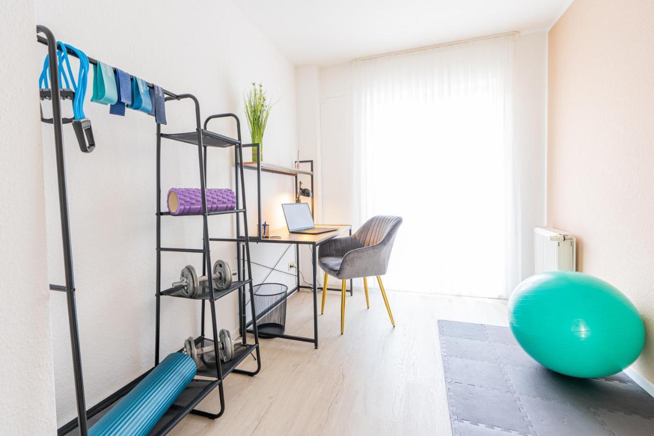 Golden Design Apartment Familie Business 6 Pers Buero Fitnessecke Naehe Messe Dus 1000 Mbit Duisburg Exterior photo