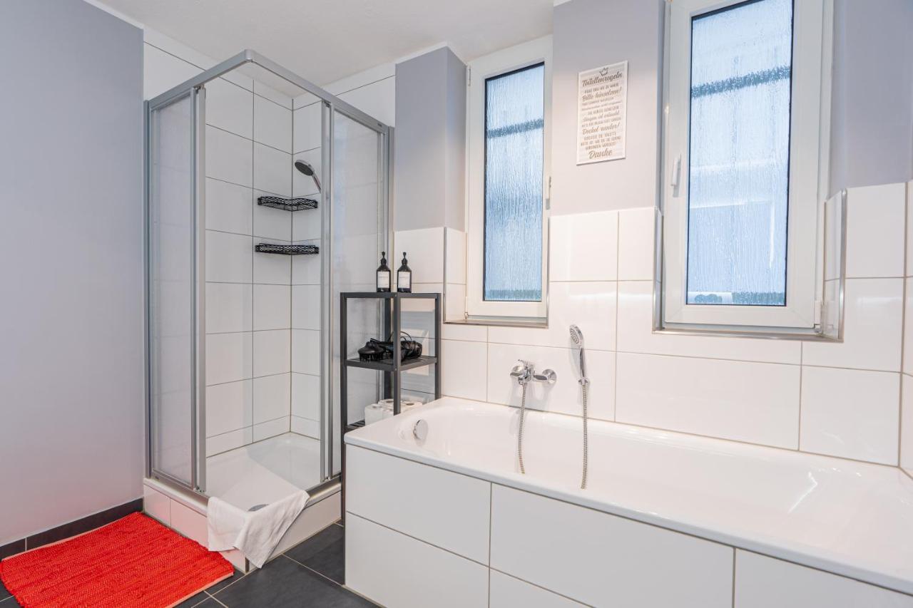 Golden Design Apartment Familie Business 6 Pers Buero Fitnessecke Naehe Messe Dus 1000 Mbit Duisburg Exterior photo
