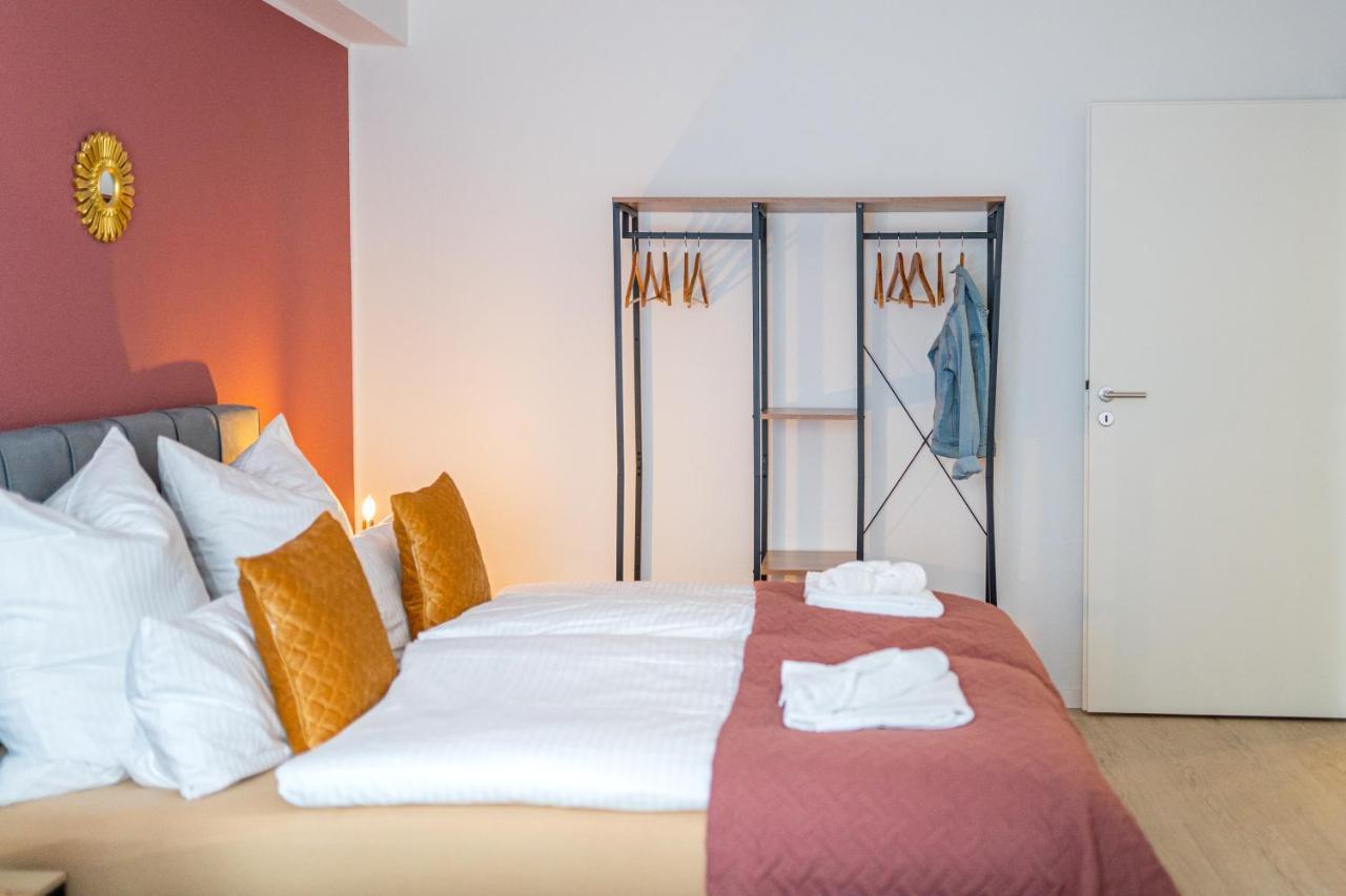 Golden Design Apartment Familie Business 6 Pers Buero Fitnessecke Naehe Messe Dus 1000 Mbit Duisburg Exterior photo
