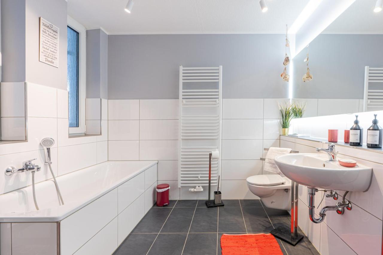 Golden Design Apartment Familie Business 6 Pers Buero Fitnessecke Naehe Messe Dus 1000 Mbit Duisburg Exterior photo