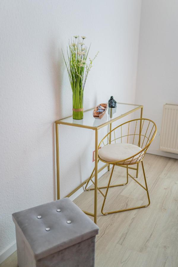 Golden Design Apartment Familie Business 6 Pers Buero Fitnessecke Naehe Messe Dus 1000 Mbit Duisburg Exterior photo