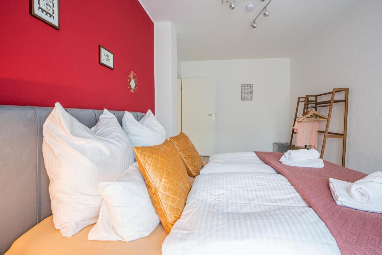Golden Design Apartment Familie Business 6 Pers Buero Fitnessecke Naehe Messe Dus 1000 Mbit Duisburg Exterior photo